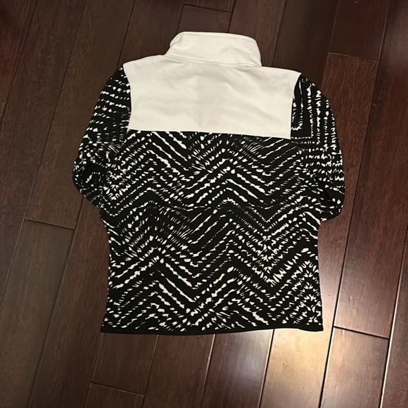 Youth North face pull over - Picture 2 of 3